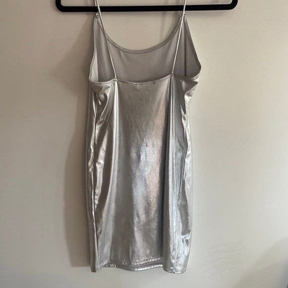 Forever 21 Silver Metallic Mini Dress Fun Little Dress you can dress up or down - Picture 4 of 6